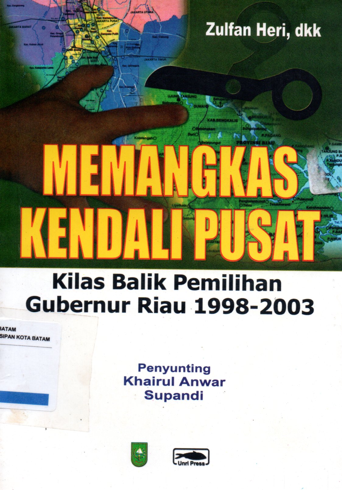 Sampul Memangkas Kendali Pusat :  Kilas Balik Pemilihan Gubernur Riau 1998-2003 / Penyunting: Khairul Anwar, Supandi