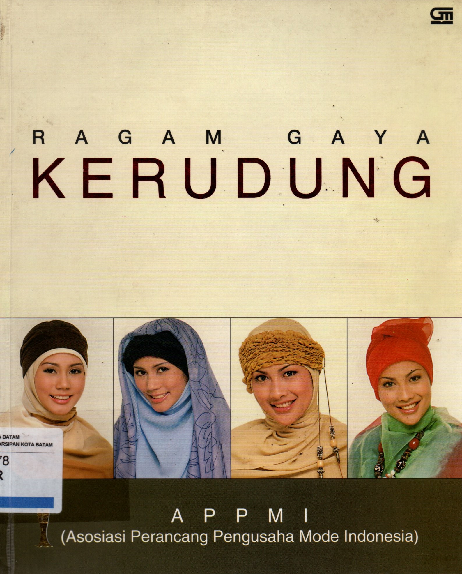 Sampul Ragam Gaya Kerudung / Editor: Intarina Hardiman