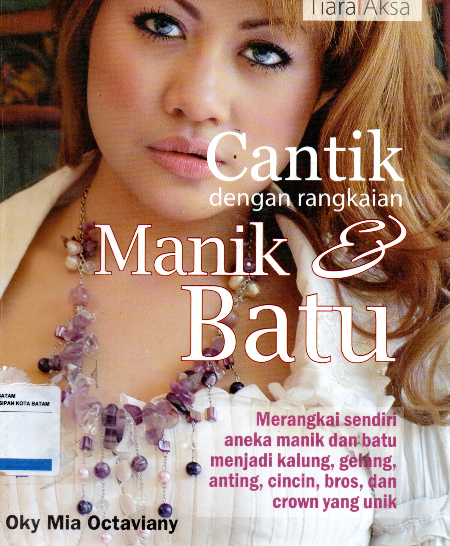 Sampul Cantik dengan Rangkaian Manik dan Batu