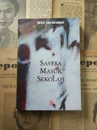 Sampul SASTRA MASUK SEKOLAH / Riris K. Toha-Sarumpaet