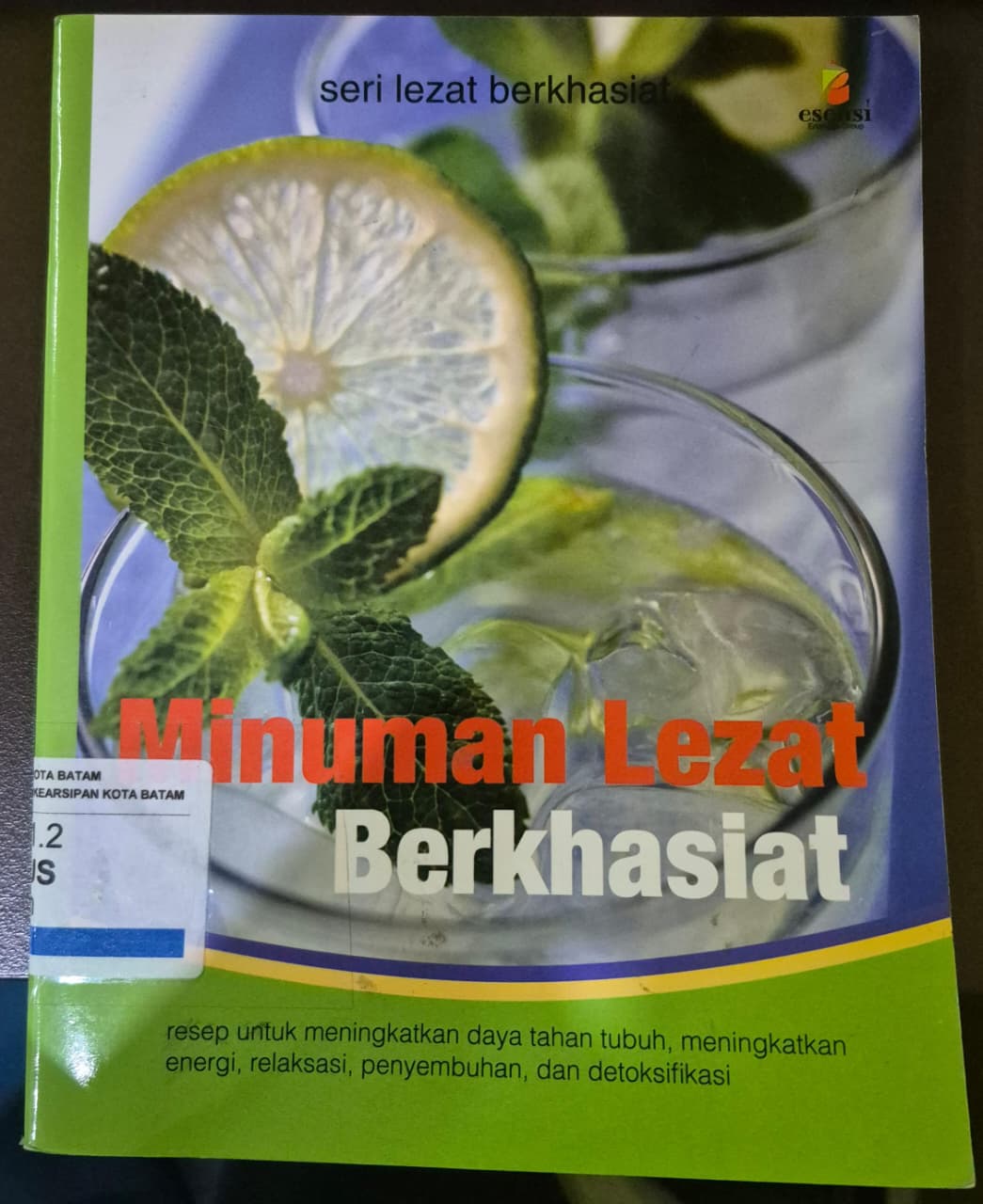 Sampul Minuman Lezat Berkhasiat / Telvenia A. Gusnaeni