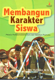 Sampul Membangun Karakter Siswa :  Melalui Profesionalisme Guru dan Gerakan Pramuka / Editor: Rizal Pahlevi Hilabi
