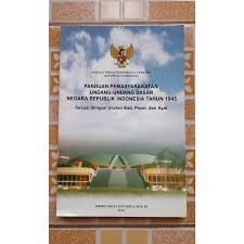 Sampul Majelis Permusyawaratan Rakyat republik Indonesia :  Perundang Permasyarakatan Undang-Undang dasar negaraRepublik Indonesia Tahun 1945 Sesuai dengan urutan Bab, Pasal, Dan Ayat