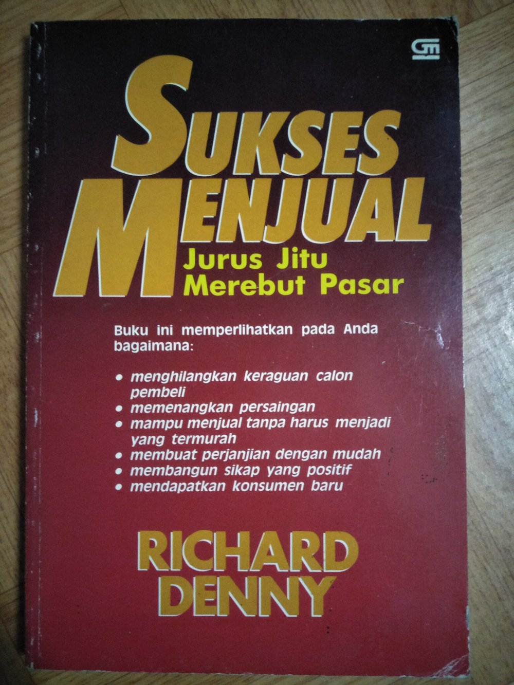 Sampul Sukses Menjual :  Jurus Jitu Merebut Pasar