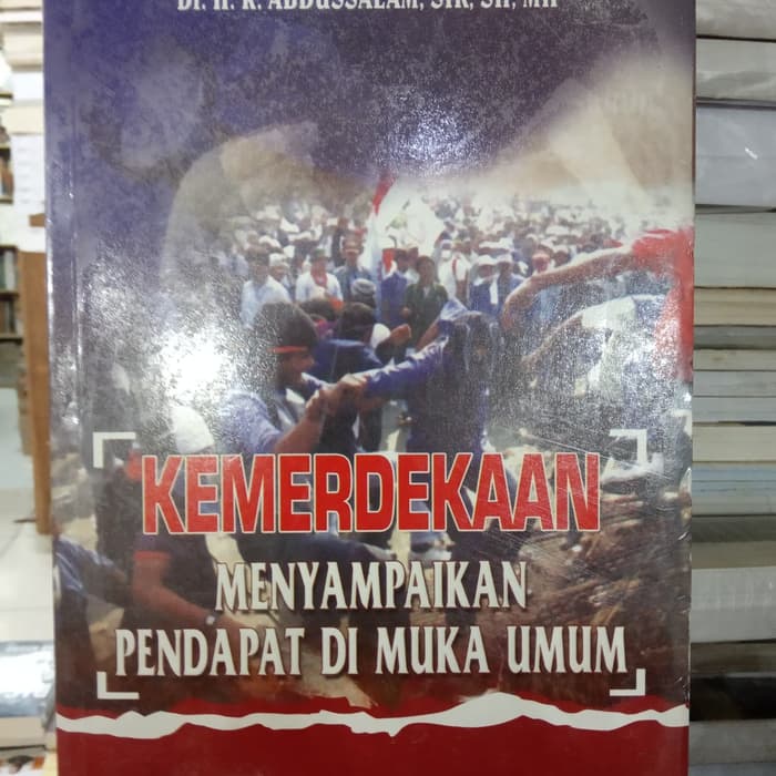 Sampul Kemerdekaan Menyampaikan Pendapat Di Muka Umum
