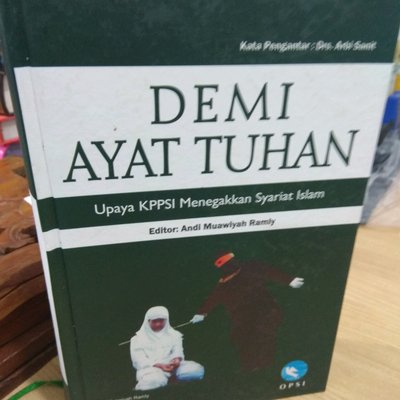 Sampul Demi Ayat Tuhan :  Upaya KPPSI Menegakkan Syariat Islam / Andi Muawiyah Ramly, Abdul Kadir Ahmad, Masroer Ch.Jb.