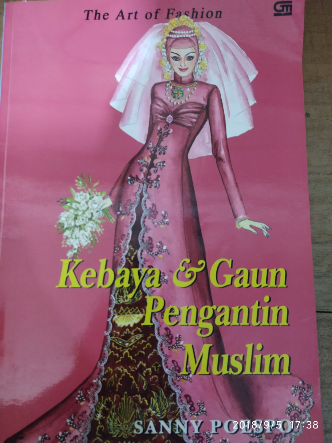 Sampul The Art of Fashion :  Kebaya dan Gaun Pengantin Muslim / Sanny Poespo