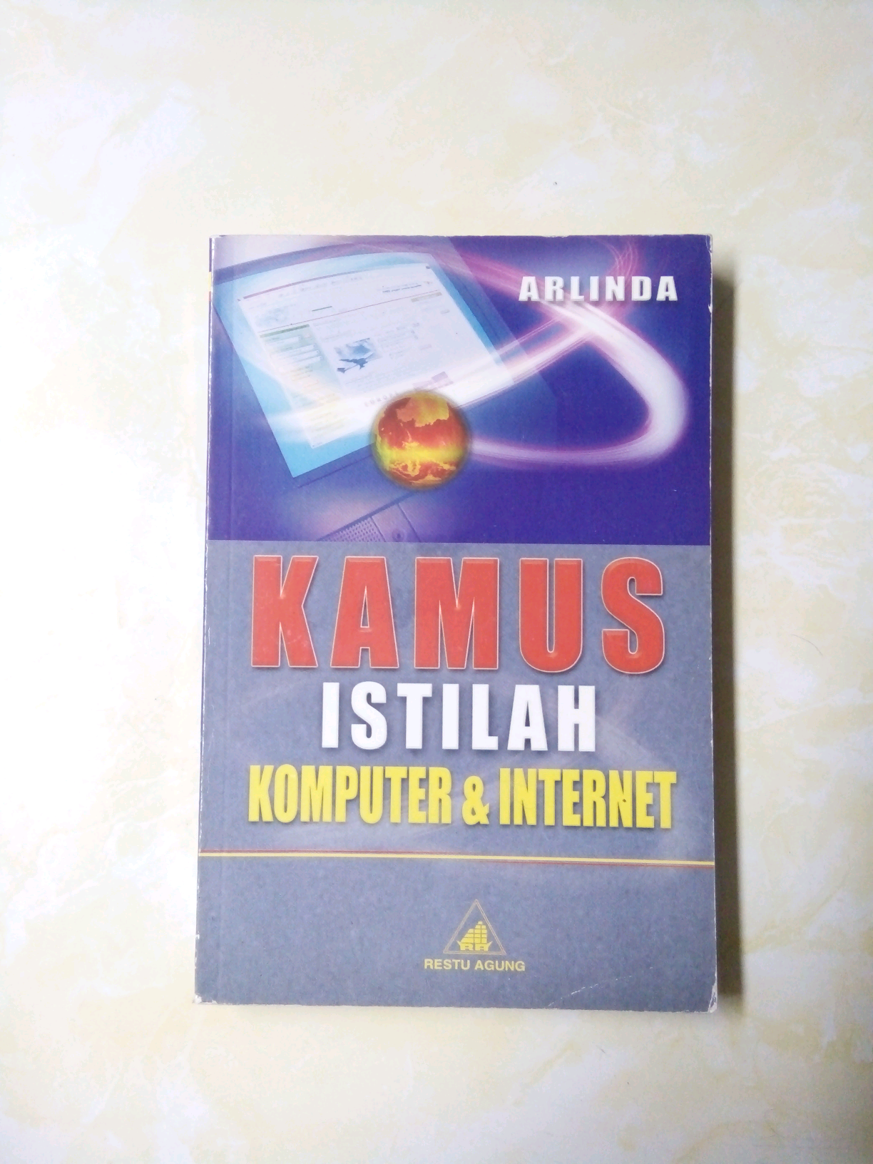Sampul Kamus Istilah Komputer & Internet / Arlinda
