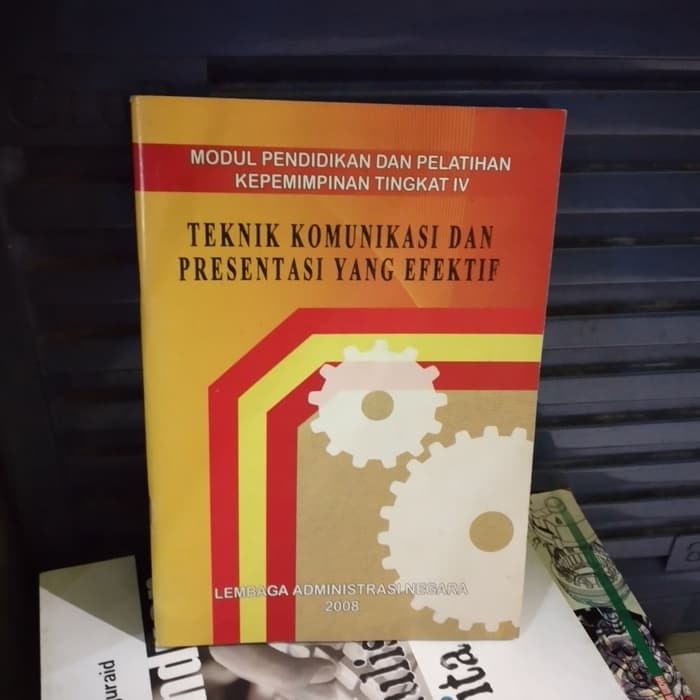 Sampul Teknik Komunikasi dan Presentasi yang Efektif / Lembaga Administrasi Negara