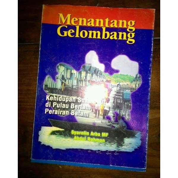 Sampul Menantang Gelombang / Syarofin Arba MF