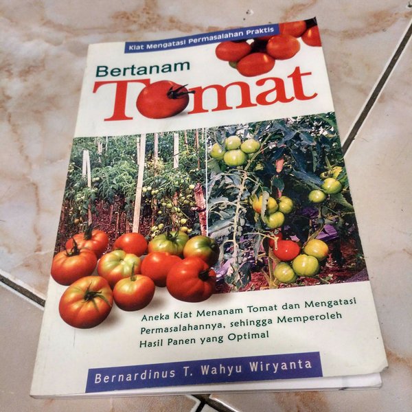Sampul Beratanam Tomat / Bernard T. Wahyu Wiryanta