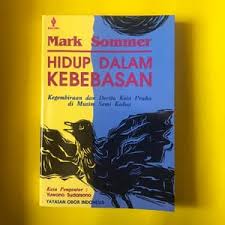 Sampul Hidup Dalam Kebebasan :  Kegembiraan  dan Derita Kota Praha di Musim Semi Kedua / Mark Sommer