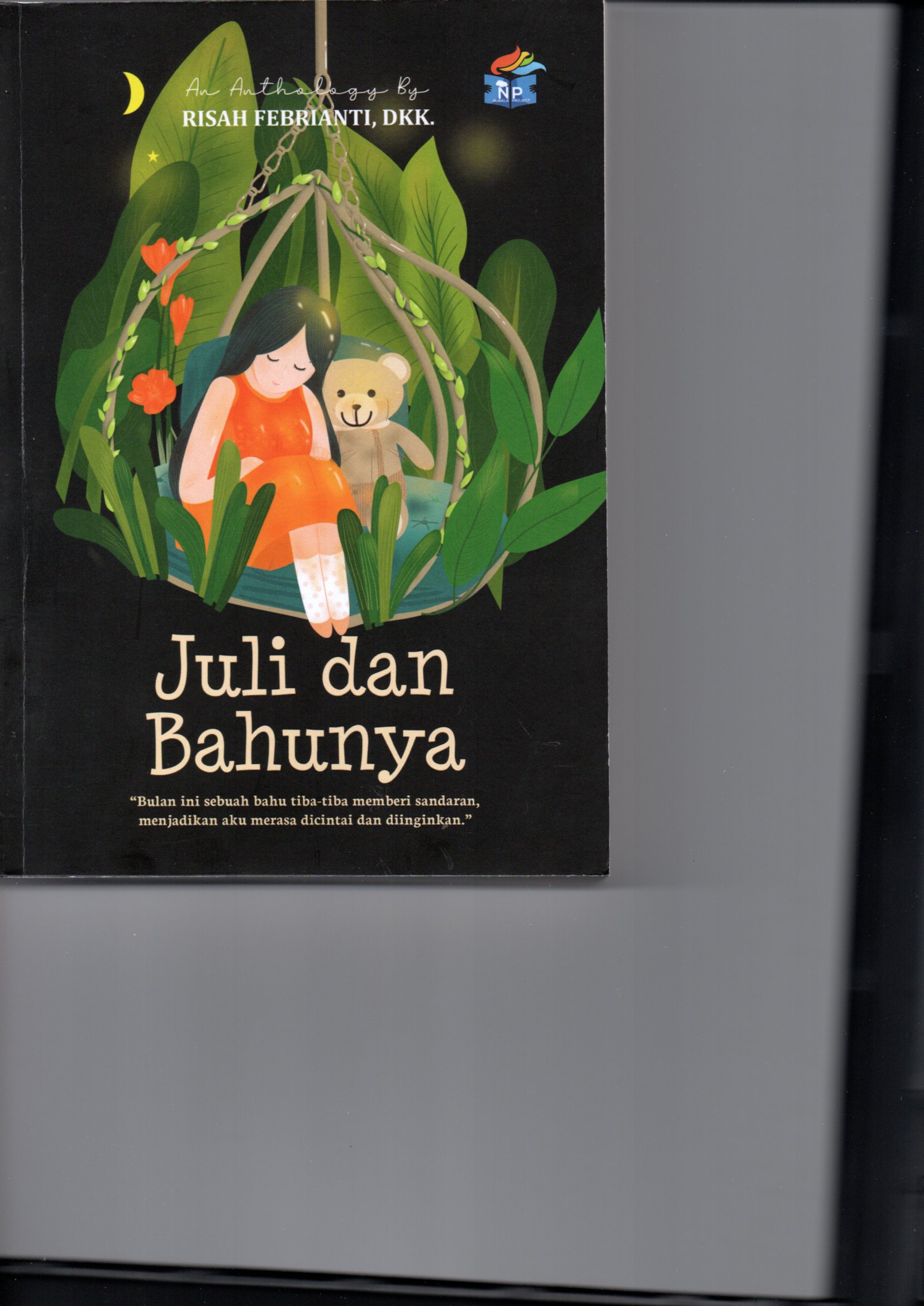 Sampul Juli dan Bahunya / Risah Febrianti, dkk