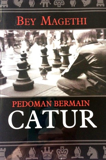 Sampul Pedoman Bermain Catur / Bey Magethi
