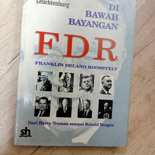 Sampul Dibawah Bayangan FDR / William E. Leuchtenburg