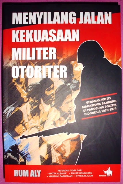Sampul Menyilang Jalan Kekuasaan Militer Otoriter / Rum Aly