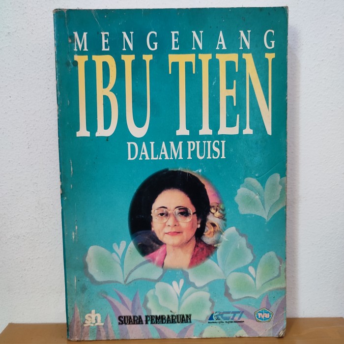 Sampul Mengenang Ibu Tien Dalam Puisi / Bien Pasaribu, Y. Joko Suratmo & Moeryanto Ginting Munthe