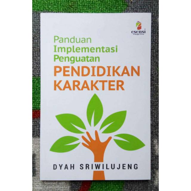 Sampul Panduan Implementasi Penguatan Pendidikan Karakter / Dyah Sriwilujeng