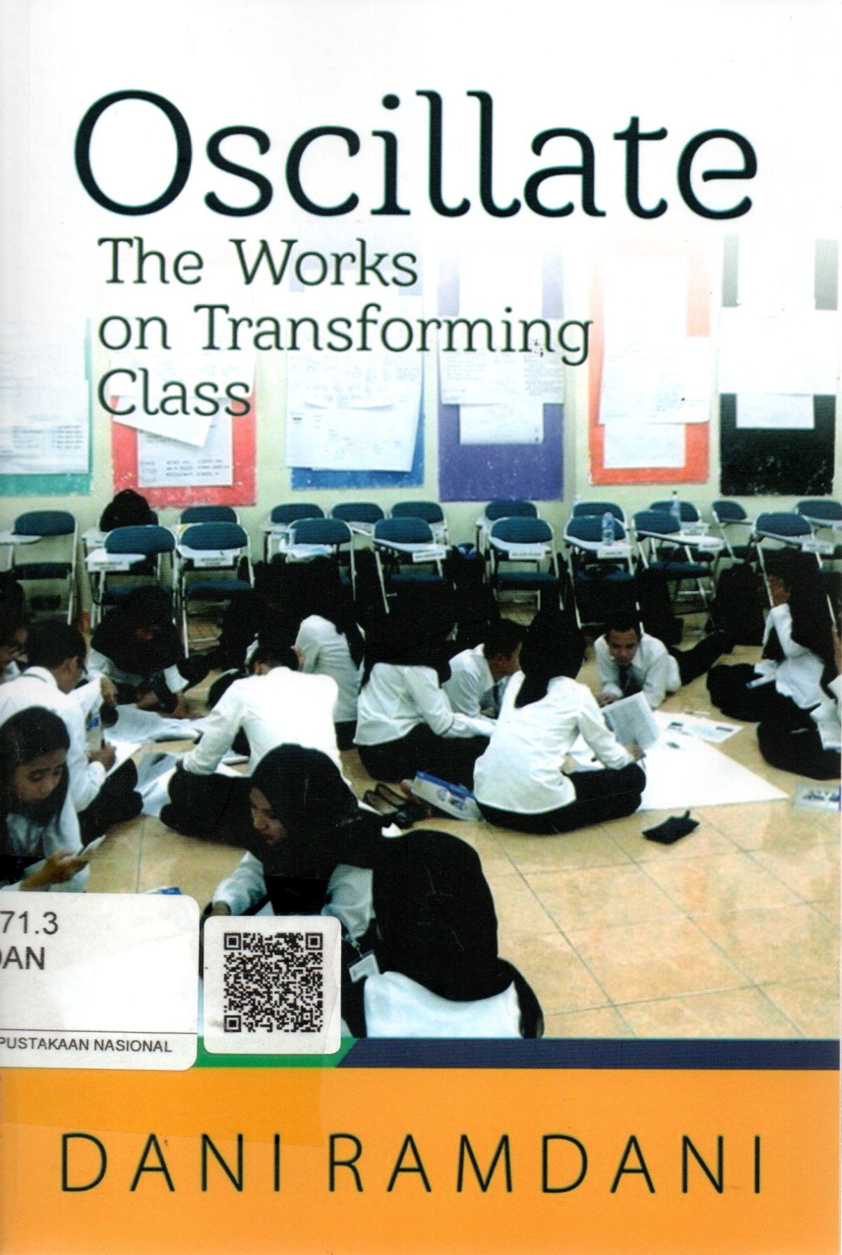 Sampul Oscillate :  The Works on Transforming Class / Editor: Alya Nabila