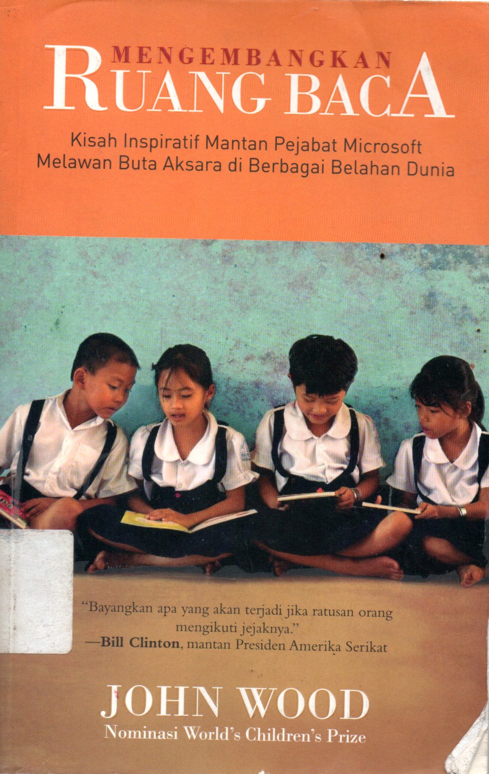 Sampul Mengembangkan Ruang Baca :  Kisah Inspiratif Mantan Pejabat Microsoft Melawan Buta Aksara di Berbagai Belahan Dunia / Penerjemah: Adi Toha, Editor: Indi Anullah