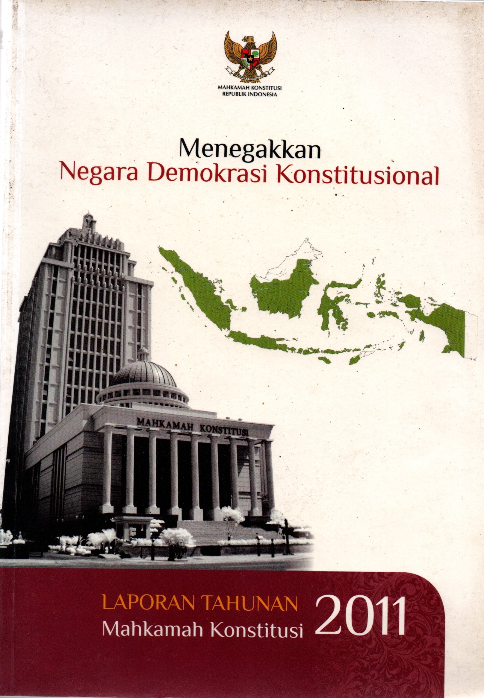 Sampul Menegakkan Negara Demokrasi Konstitusional :  Laporan Tahunan Mahkamah Konstitusi 2011